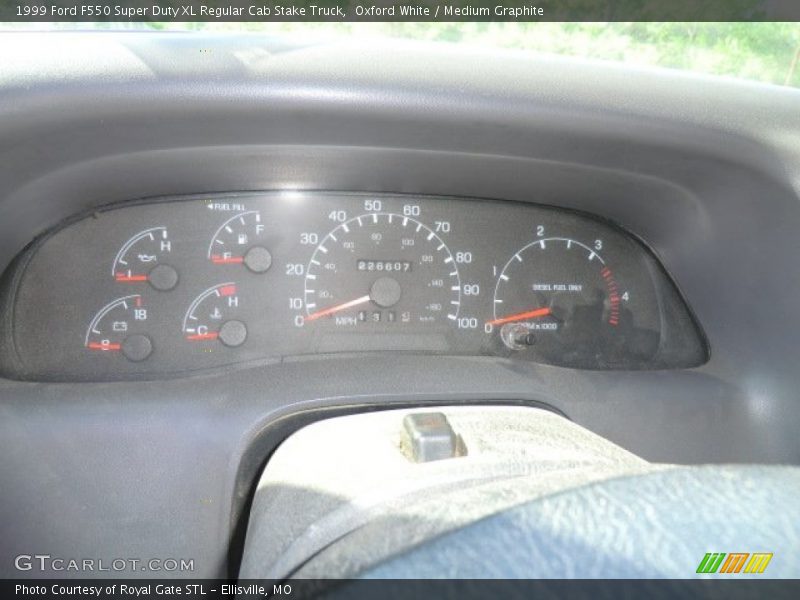 Oxford White / Medium Graphite 1999 Ford F550 Super Duty XL Regular Cab Stake Truck