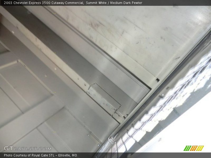 Summit White / Medium Dark Pewter 2003 Chevrolet Express 3500 Cutaway Commercial