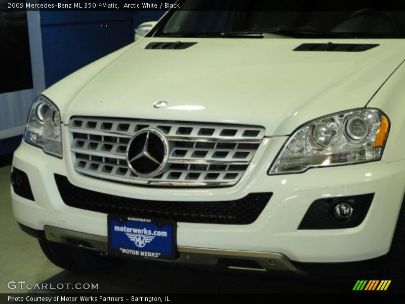 Arctic White / Black 2009 Mercedes-Benz ML 350 4Matic