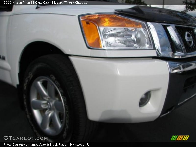 Blizzard White / Charcoal 2010 Nissan Titan SE Crew Cab