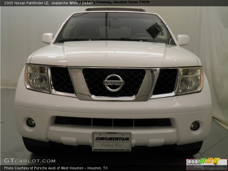 Avalanche White / Desert 2005 Nissan Pathfinder LE