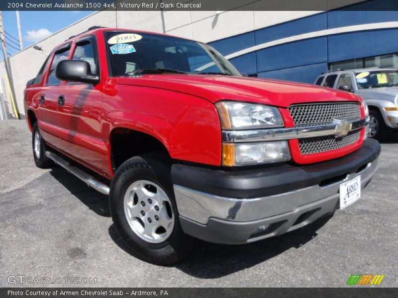 Victory Red / Dark Charcoal 2004 Chevrolet Avalanche 1500 4x4