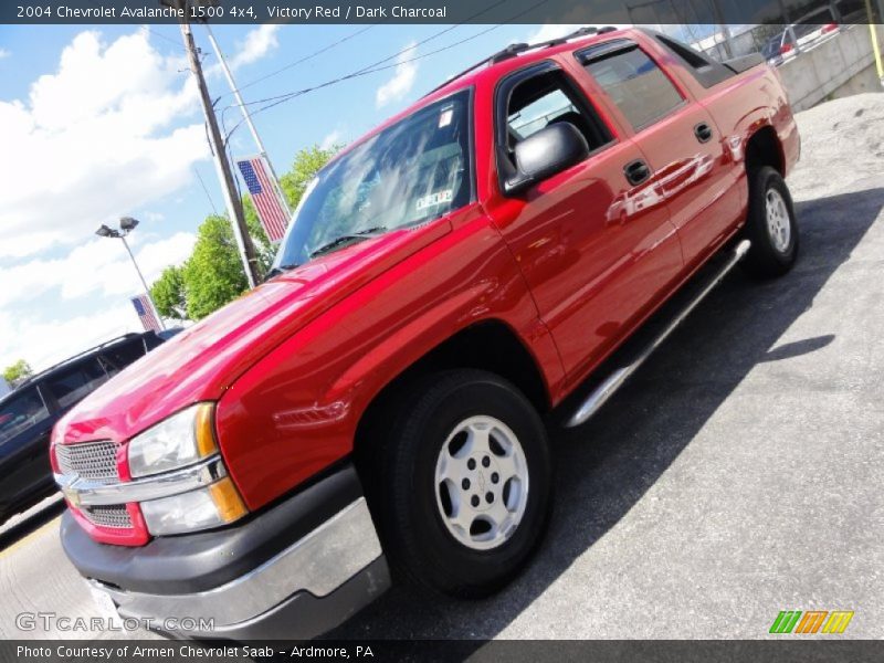 Victory Red / Dark Charcoal 2004 Chevrolet Avalanche 1500 4x4