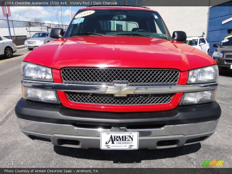Victory Red / Dark Charcoal 2004 Chevrolet Avalanche 1500 4x4