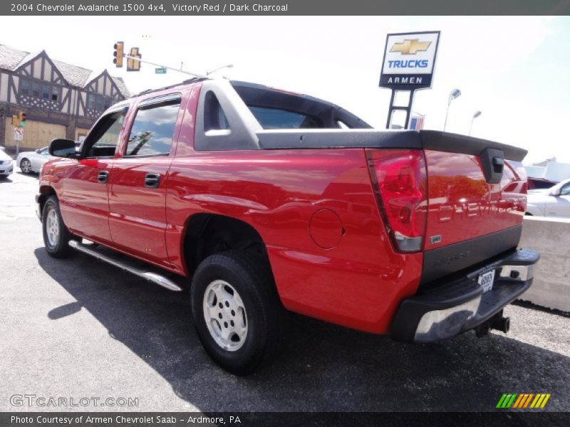 Victory Red / Dark Charcoal 2004 Chevrolet Avalanche 1500 4x4