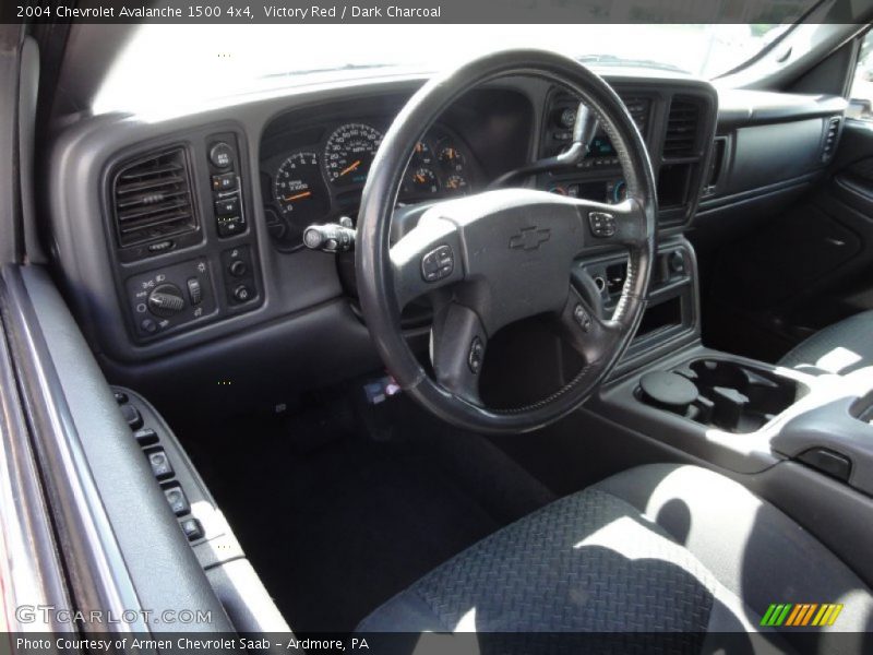 Victory Red / Dark Charcoal 2004 Chevrolet Avalanche 1500 4x4