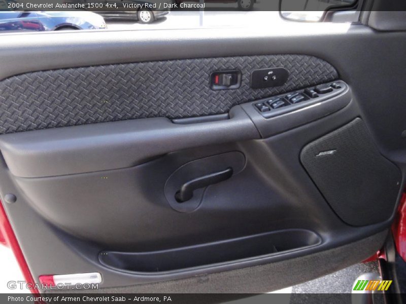 Victory Red / Dark Charcoal 2004 Chevrolet Avalanche 1500 4x4