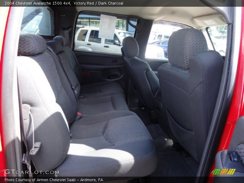 Victory Red / Dark Charcoal 2004 Chevrolet Avalanche 1500 4x4