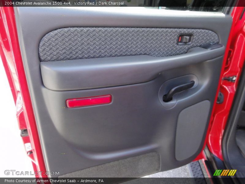 Victory Red / Dark Charcoal 2004 Chevrolet Avalanche 1500 4x4