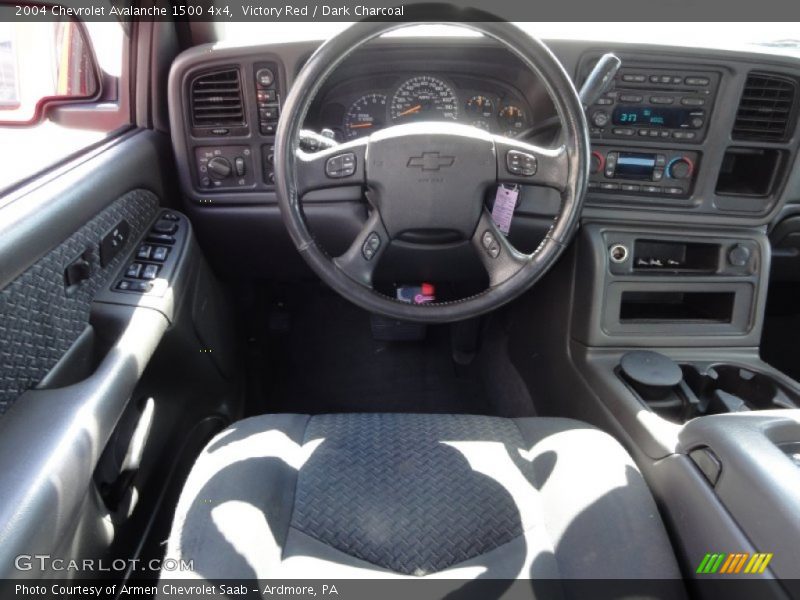Victory Red / Dark Charcoal 2004 Chevrolet Avalanche 1500 4x4