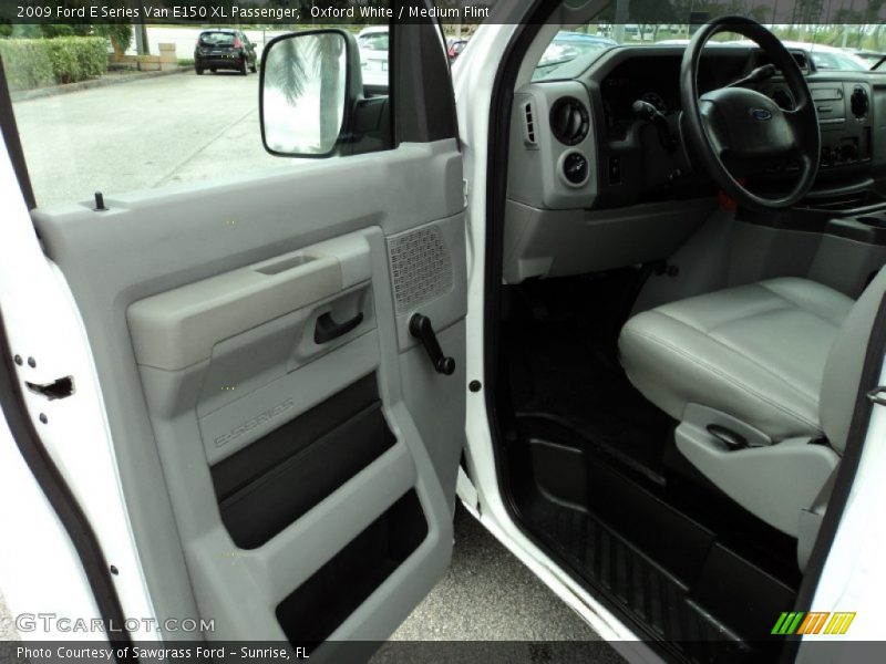 Oxford White / Medium Flint 2009 Ford E Series Van E150 XL Passenger