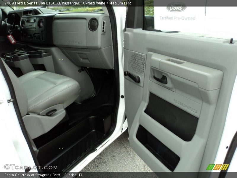 Oxford White / Medium Flint 2009 Ford E Series Van E150 XL Passenger