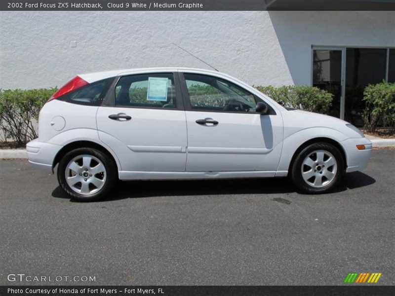 Cloud 9 White / Medium Graphite 2002 Ford Focus ZX5 Hatchback