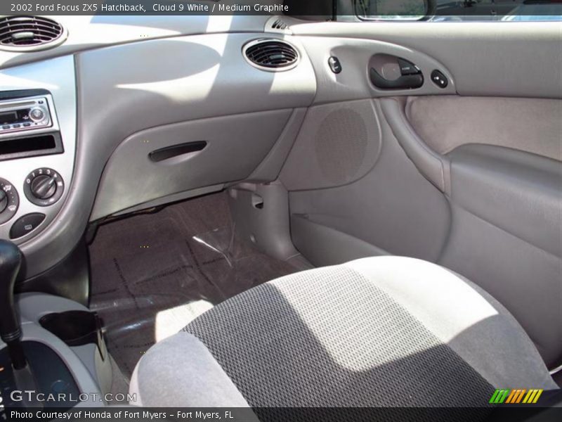 Cloud 9 White / Medium Graphite 2002 Ford Focus ZX5 Hatchback