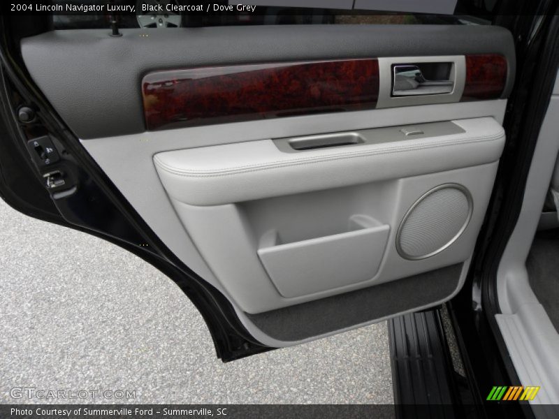 Black Clearcoat / Dove Grey 2004 Lincoln Navigator Luxury