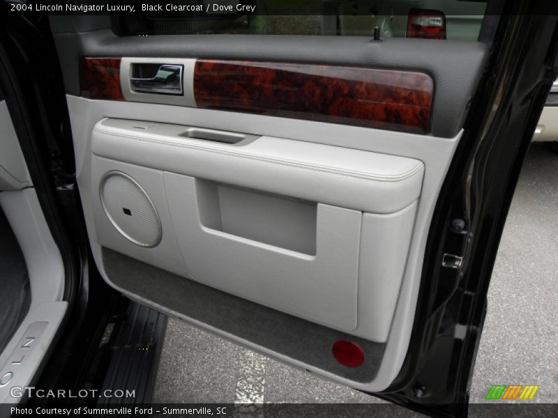 Black Clearcoat / Dove Grey 2004 Lincoln Navigator Luxury