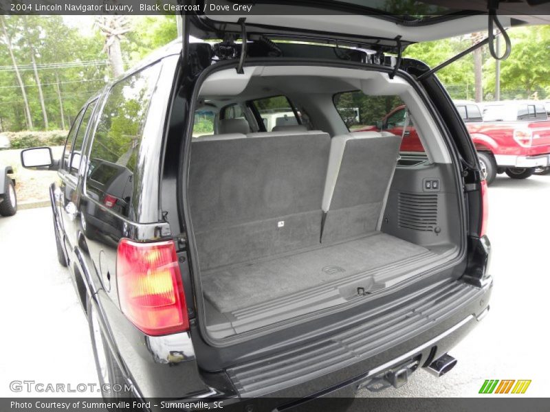 Black Clearcoat / Dove Grey 2004 Lincoln Navigator Luxury