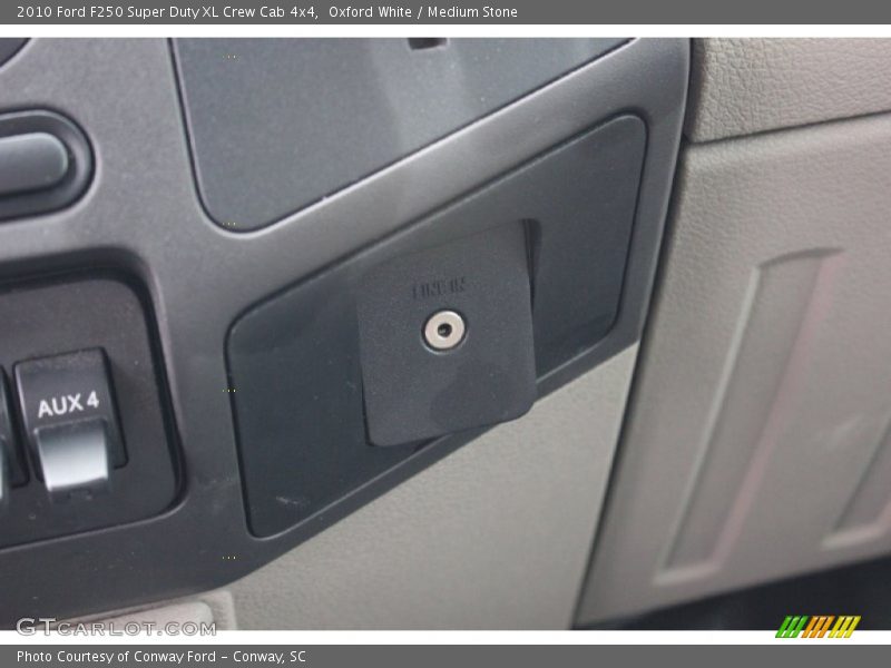 Oxford White / Medium Stone 2010 Ford F250 Super Duty XL Crew Cab 4x4