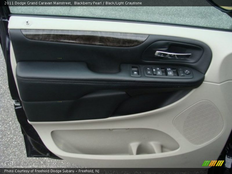 Blackberry Pearl / Black/Light Graystone 2011 Dodge Grand Caravan Mainstreet
