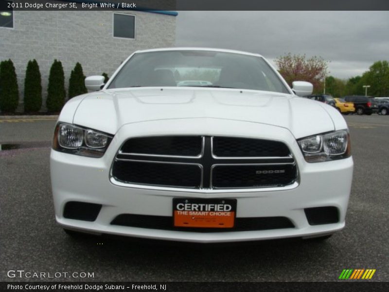 Bright White / Black 2011 Dodge Charger SE
