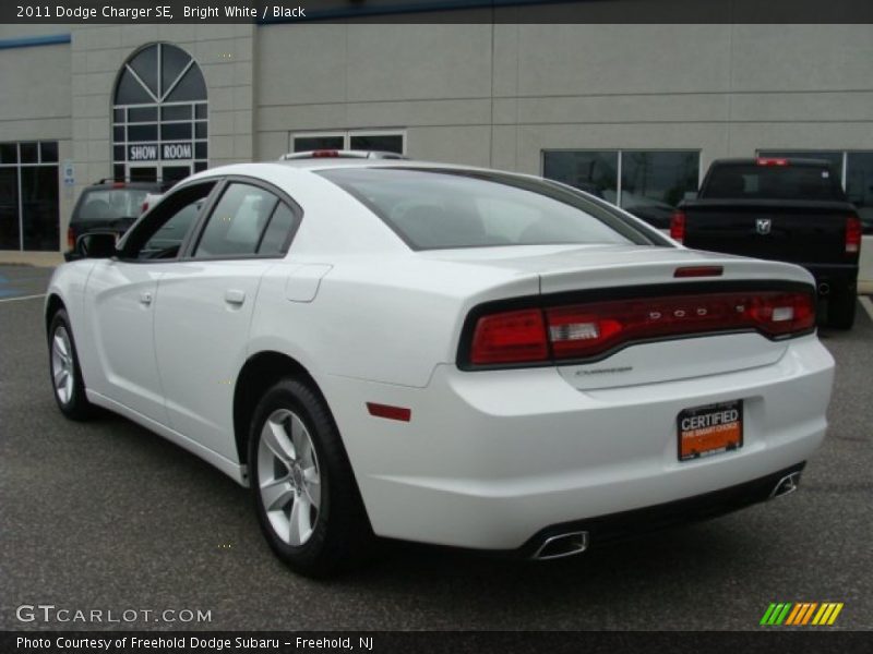 Bright White / Black 2011 Dodge Charger SE