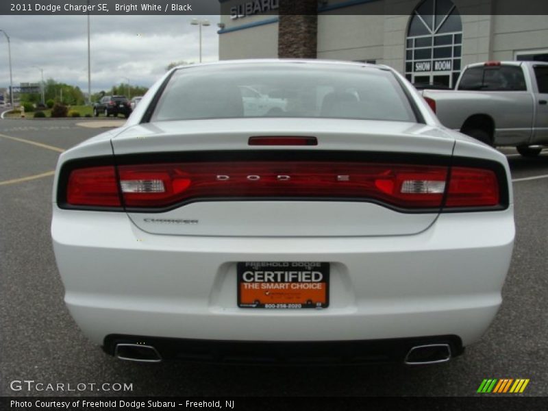 Bright White / Black 2011 Dodge Charger SE