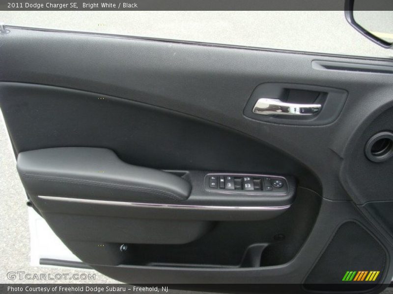 Bright White / Black 2011 Dodge Charger SE