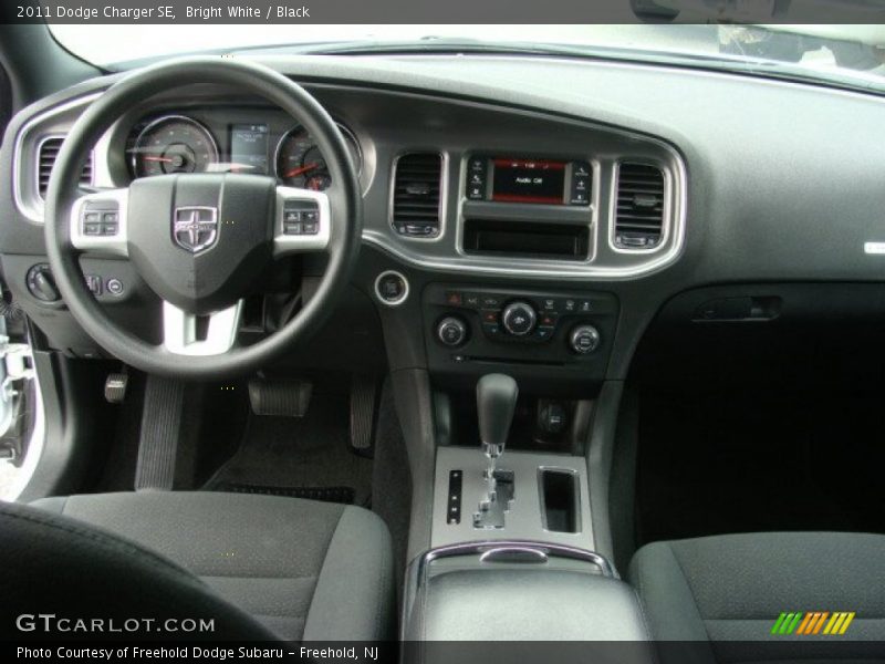Bright White / Black 2011 Dodge Charger SE