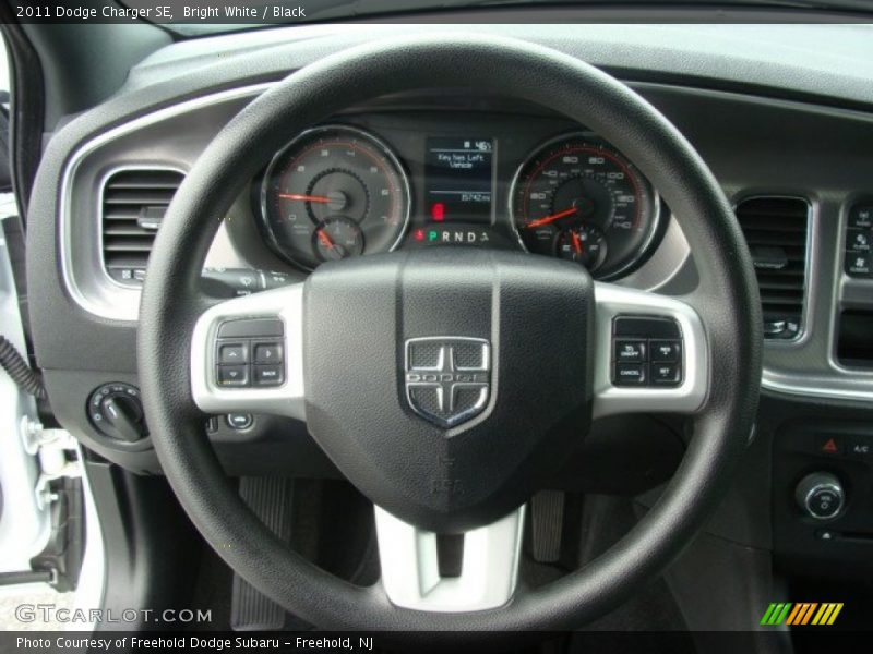 Bright White / Black 2011 Dodge Charger SE