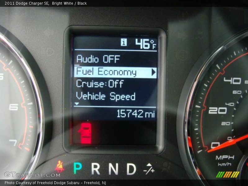 Bright White / Black 2011 Dodge Charger SE