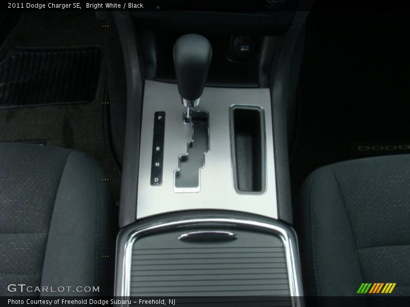 Bright White / Black 2011 Dodge Charger SE