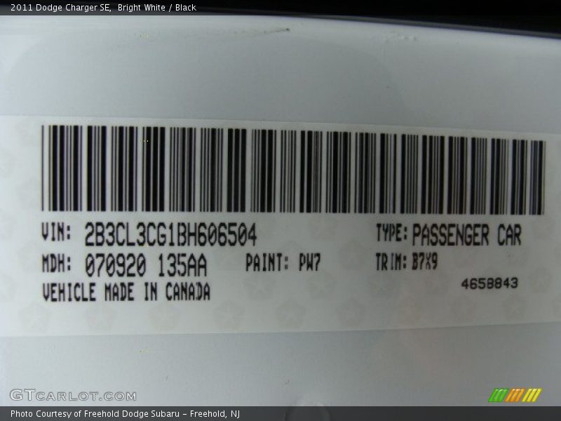 Bright White / Black 2011 Dodge Charger SE