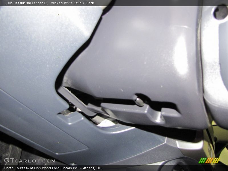 Wicked White Satin / Black 2009 Mitsubishi Lancer ES