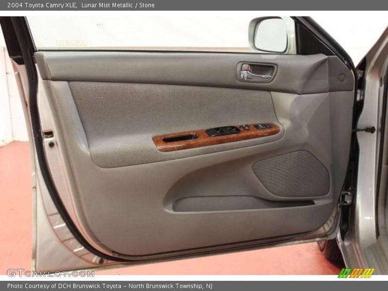 Lunar Mist Metallic / Stone 2004 Toyota Camry XLE