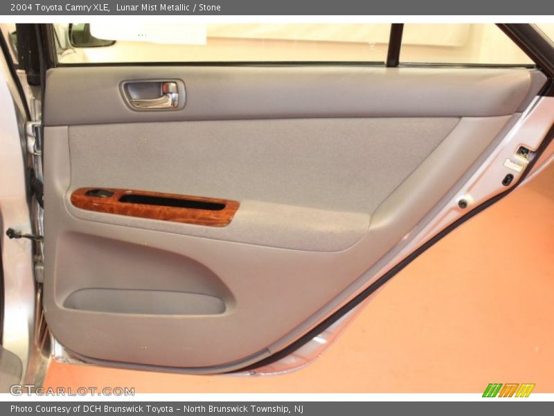 Lunar Mist Metallic / Stone 2004 Toyota Camry XLE
