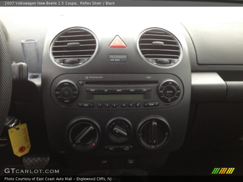 Reflex Silver / Black 2007 Volkswagen New Beetle 2.5 Coupe