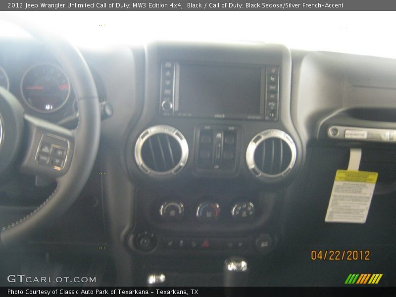 Black / Call of Duty: Black Sedosa/Silver French-Accent 2012 Jeep Wrangler Unlimited Call of Duty: MW3 Edition 4x4