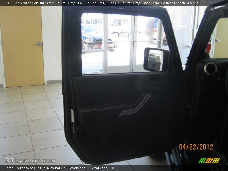 Black / Call of Duty: Black Sedosa/Silver French-Accent 2012 Jeep Wrangler Unlimited Call of Duty: MW3 Edition 4x4