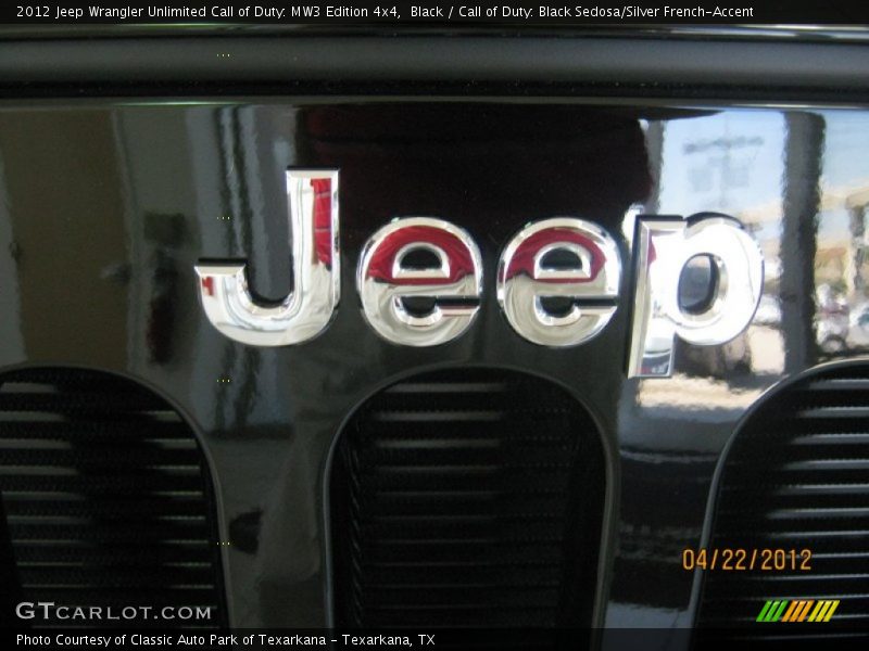 Black / Call of Duty: Black Sedosa/Silver French-Accent 2012 Jeep Wrangler Unlimited Call of Duty: MW3 Edition 4x4