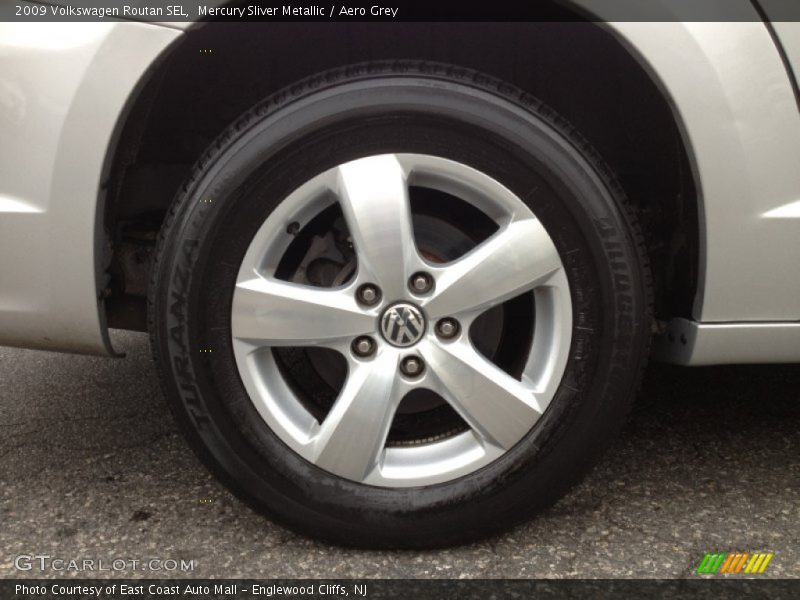 Mercury Sliver Metallic / Aero Grey 2009 Volkswagen Routan SEL