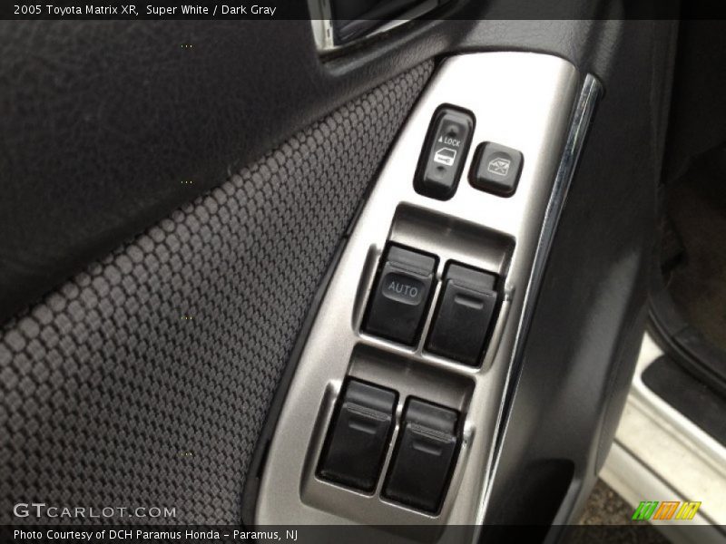 Super White / Dark Gray 2005 Toyota Matrix XR