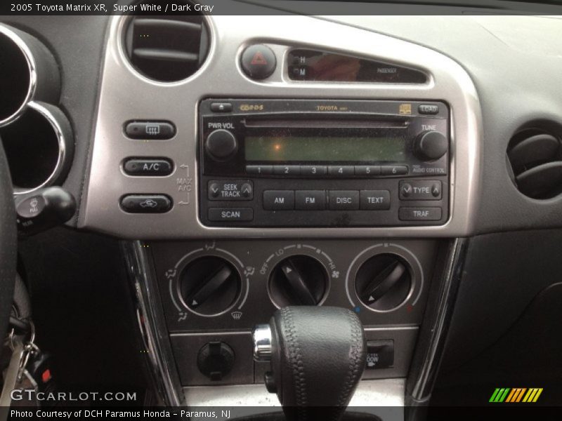 Super White / Dark Gray 2005 Toyota Matrix XR