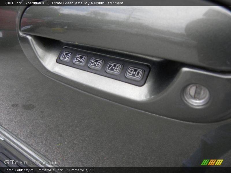 Estate Green Metallic / Medium Parchment 2001 Ford Expedition XLT