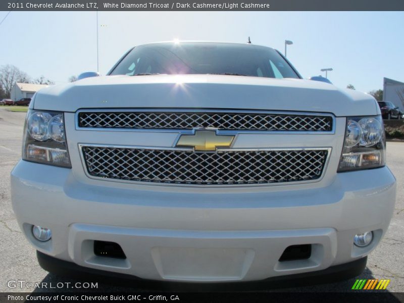 White Diamond Tricoat / Dark Cashmere/Light Cashmere 2011 Chevrolet Avalanche LTZ