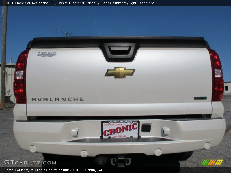 White Diamond Tricoat / Dark Cashmere/Light Cashmere 2011 Chevrolet Avalanche LTZ