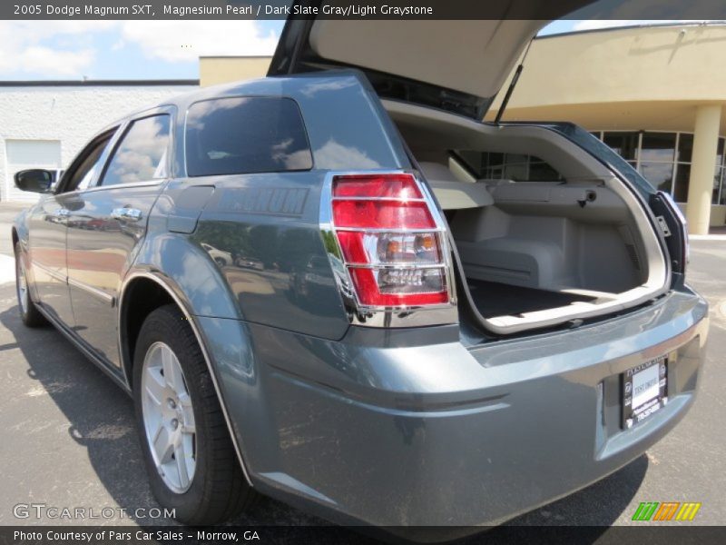 Magnesium Pearl / Dark Slate Gray/Light Graystone 2005 Dodge Magnum SXT