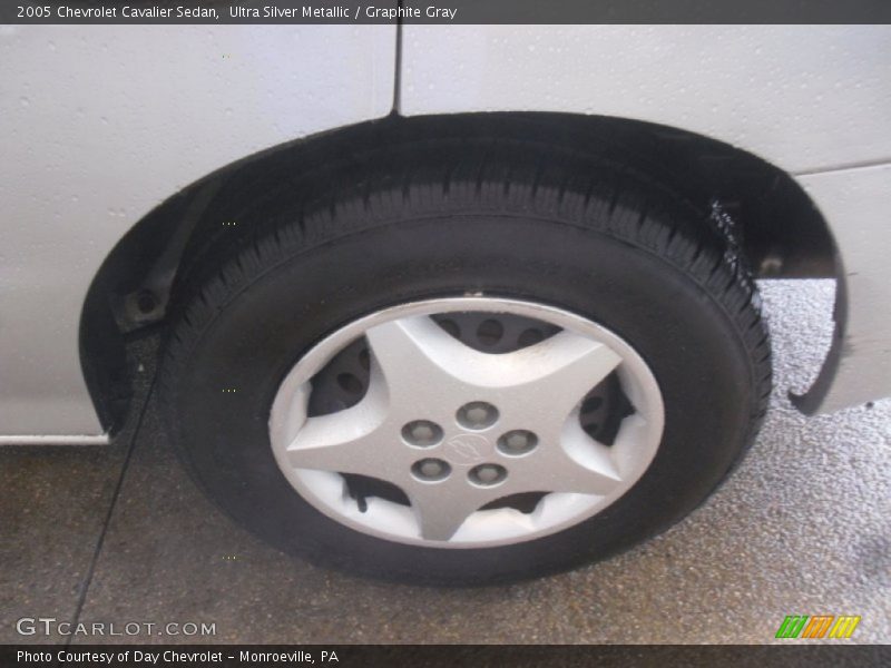 Ultra Silver Metallic / Graphite Gray 2005 Chevrolet Cavalier Sedan