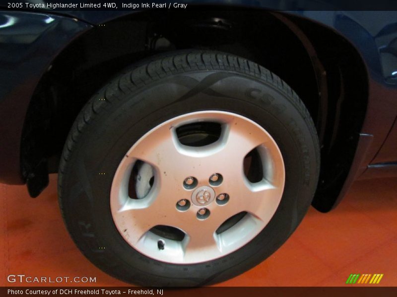 Indigo Ink Pearl / Gray 2005 Toyota Highlander Limited 4WD