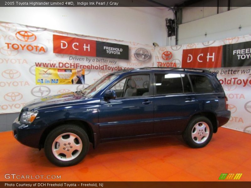 Indigo Ink Pearl / Gray 2005 Toyota Highlander Limited 4WD