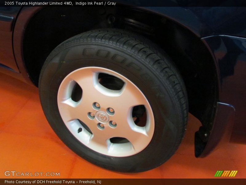 Indigo Ink Pearl / Gray 2005 Toyota Highlander Limited 4WD